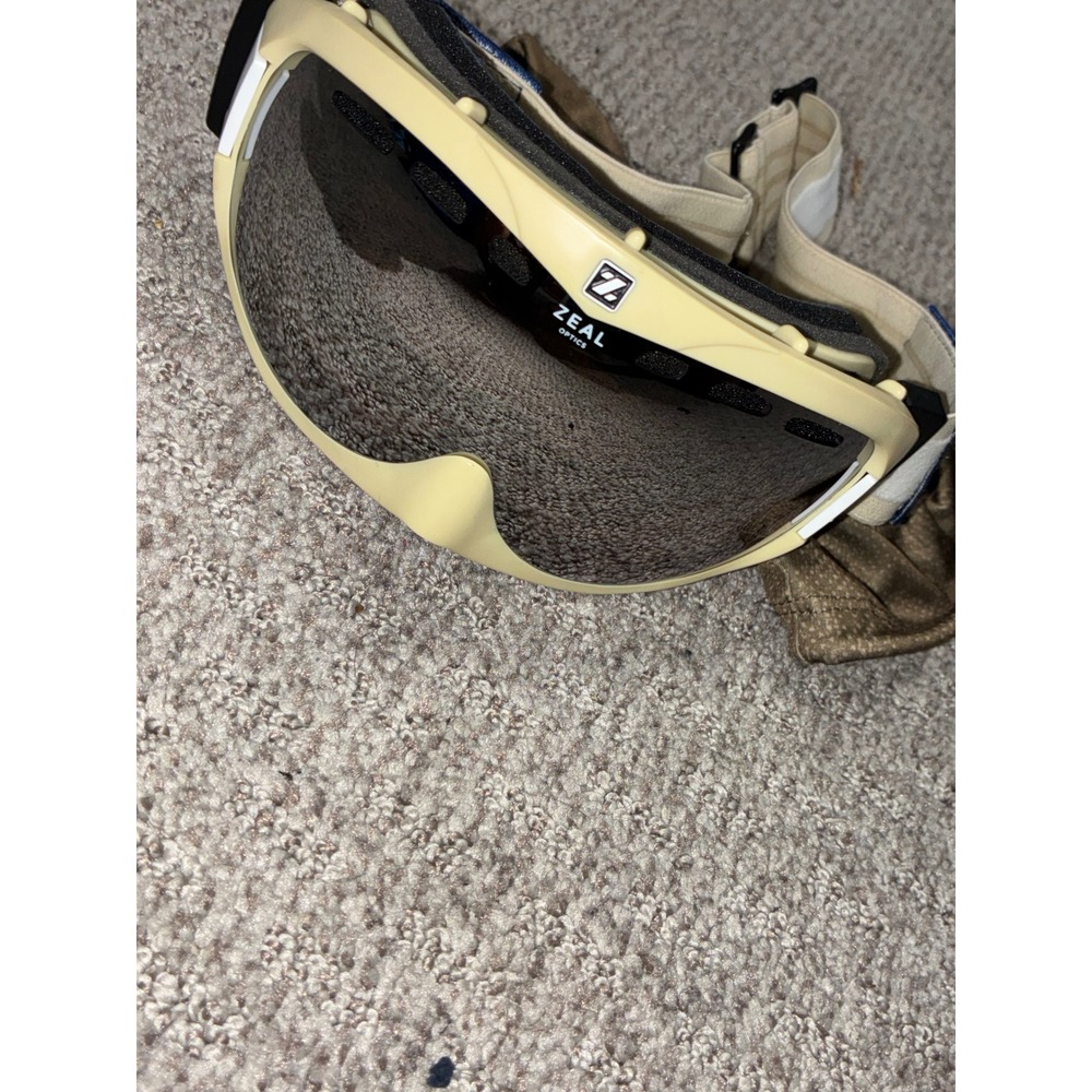 Zeal Optics Snow Goggles Cream Frame Dark Tint Lens Ski Snowboard with Bag